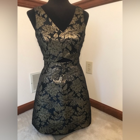 Lush Dresses & Skirts - Lush Womens Small Black Gold V Neck Sleeveless Gold Floral Tank Dress Lined